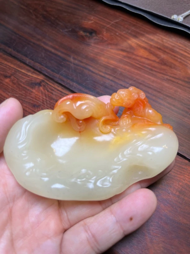 寿山石芙蓉千禧螭虎文玩