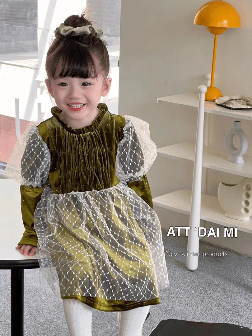 女童秋装幼儿园复古洋气甜美可爱时髦加绒连衣裙