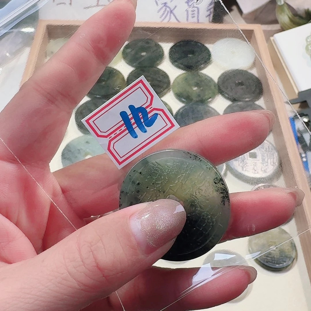 蛇纹石玉颈饰合金精美礼品