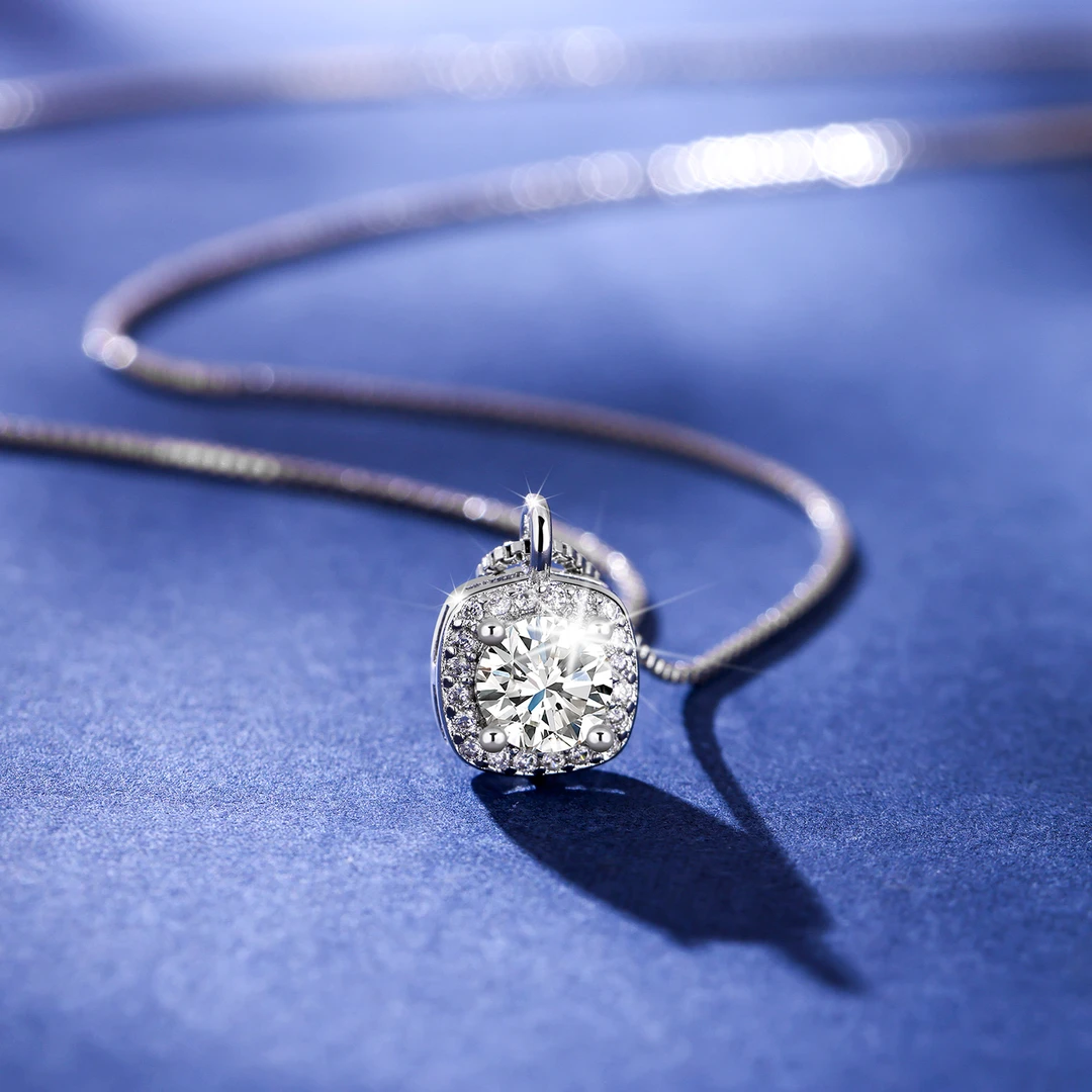 铜合金项链 小方糖项链女经典轻奢方包锁骨链时尚精致气质坠链ins