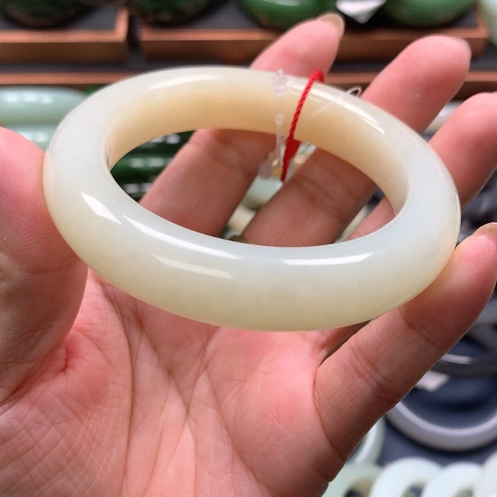 【闪购商品】未镶嵌手镯和田玉