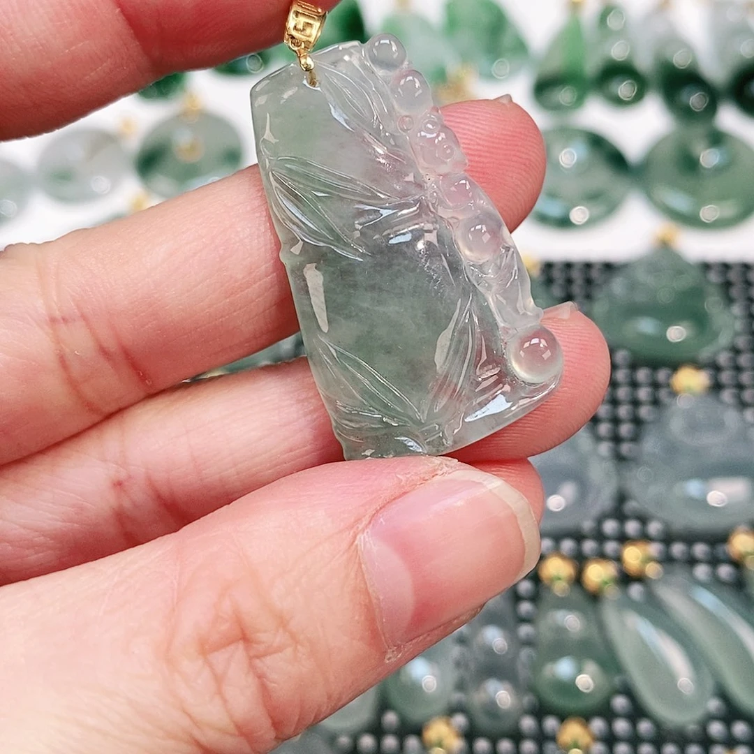 翡翠颈饰18K金镶嵌吊坠