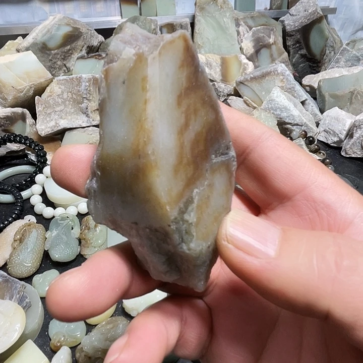 和田玉（糖玉）未镶嵌把件