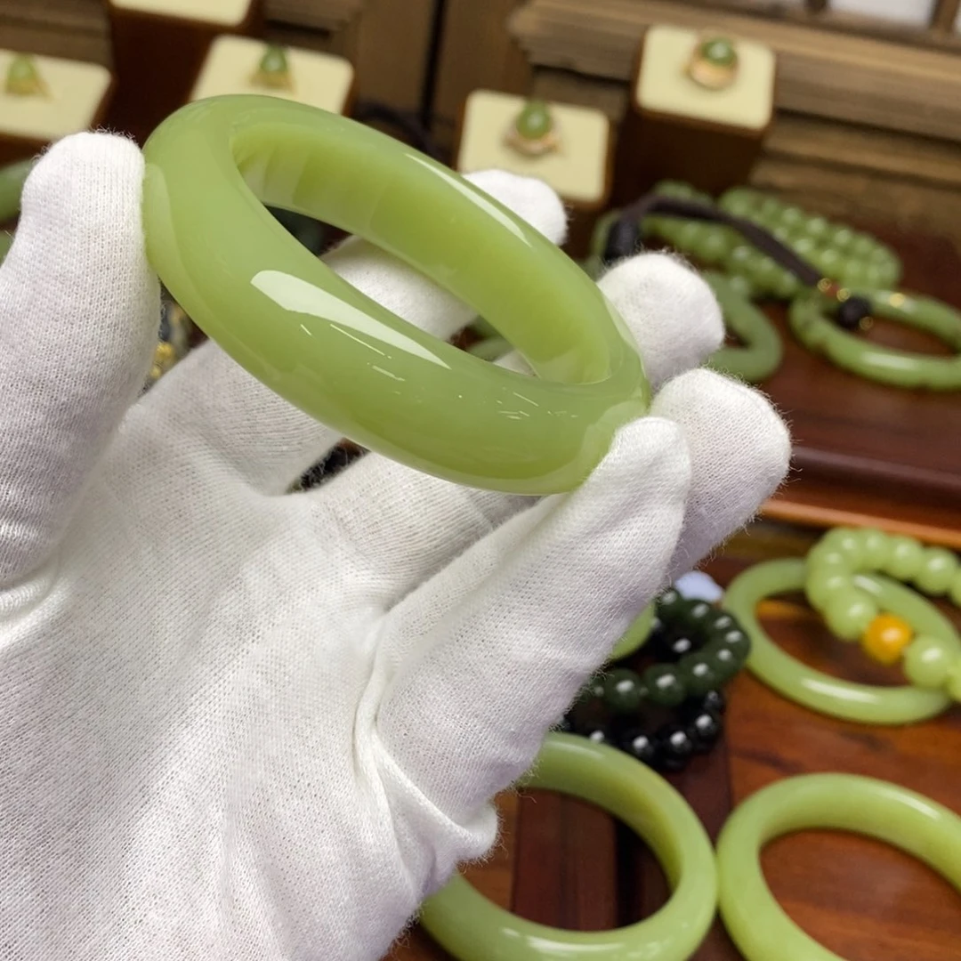 项链18K金镶嵌岫岩河磨玉（透闪石质玉）用****2