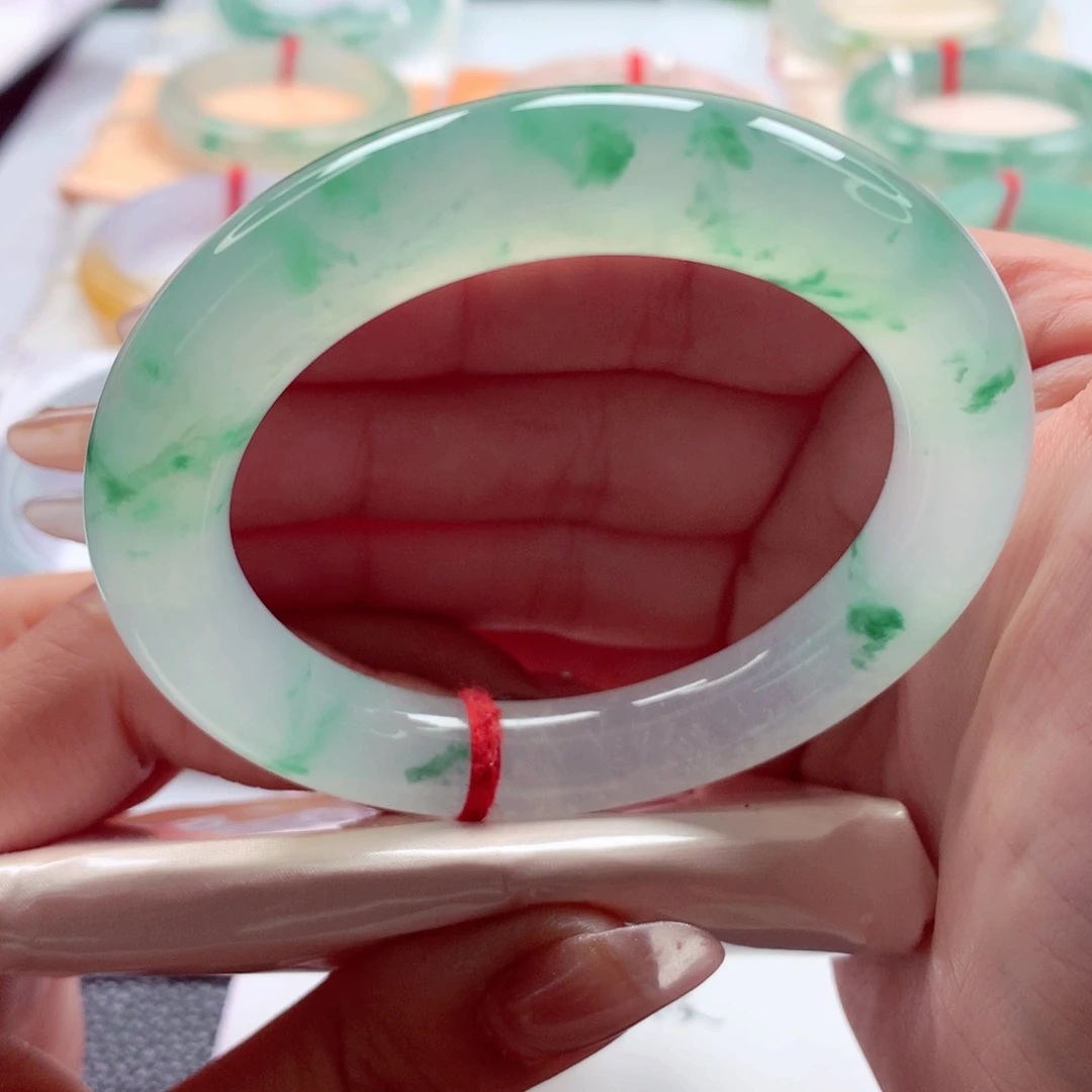 翡翠未镶嵌手镯（圆镯）师妹54.5胖圆孤品阳春白雪