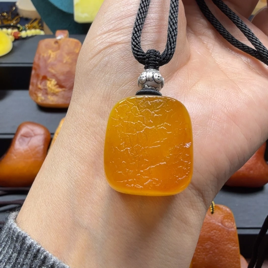 琥珀吊坠(赠链)未镶嵌