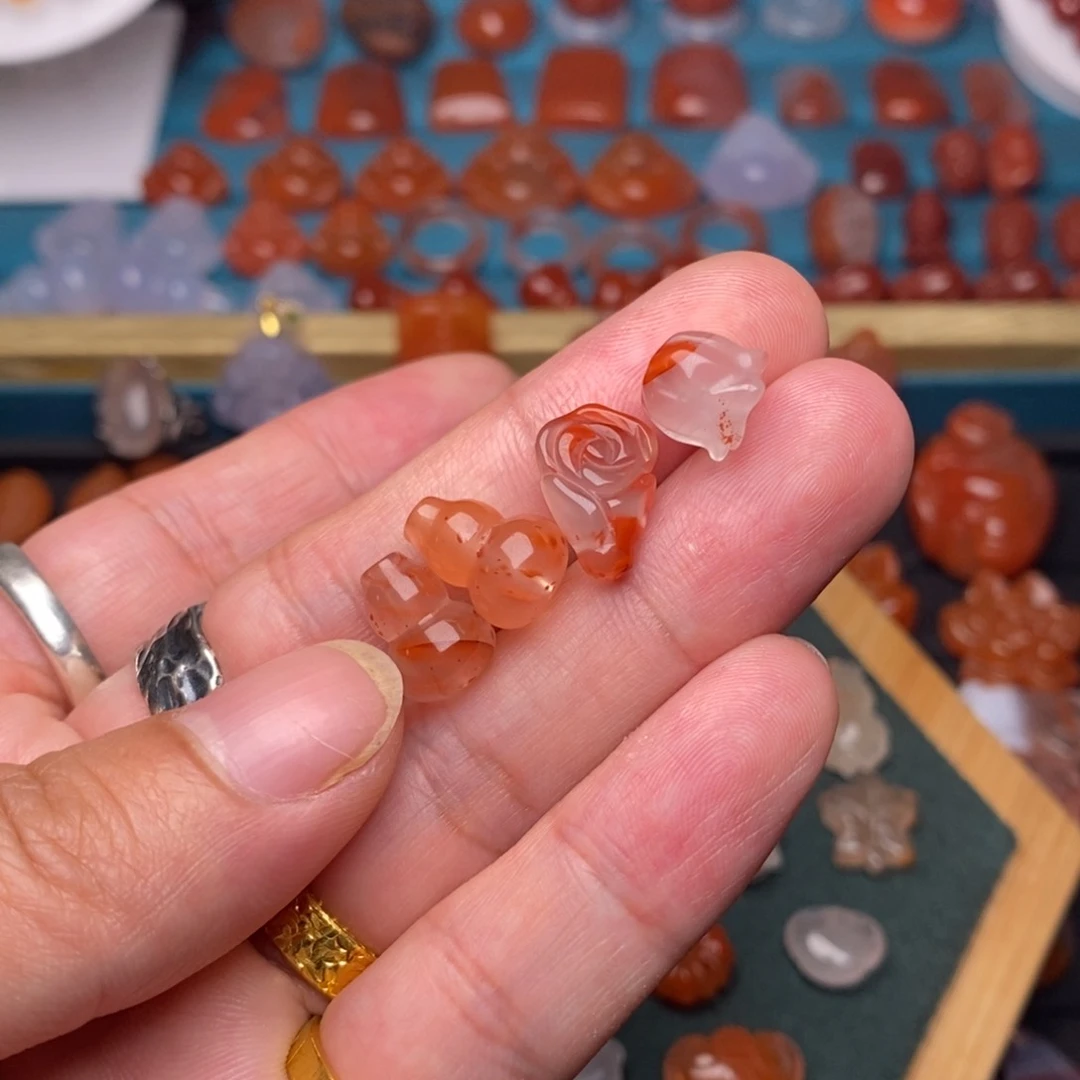 南红玛瑙颈饰18K金镶嵌玲*