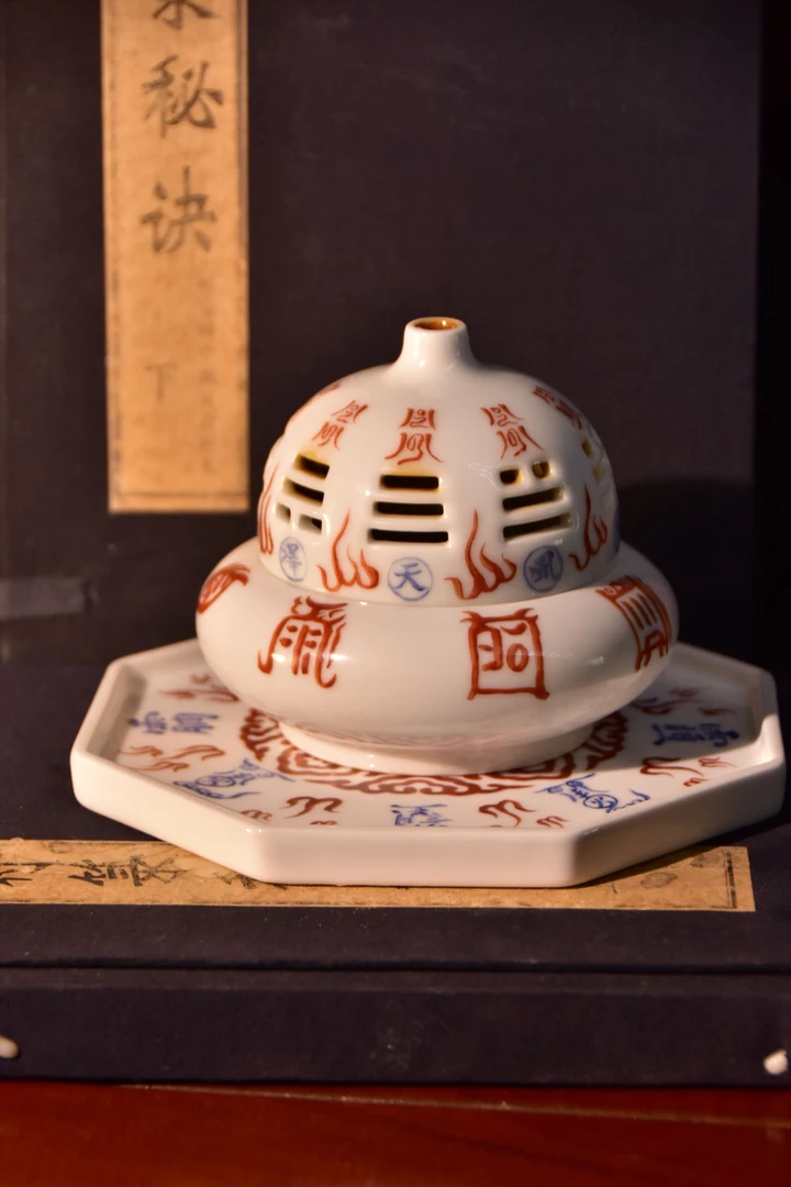 景德镇陶瓷手工八卦葫芦香炉（白）礼盒装（不含底座）