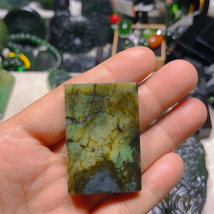 无***头蛇纹石玉未镶嵌颈饰