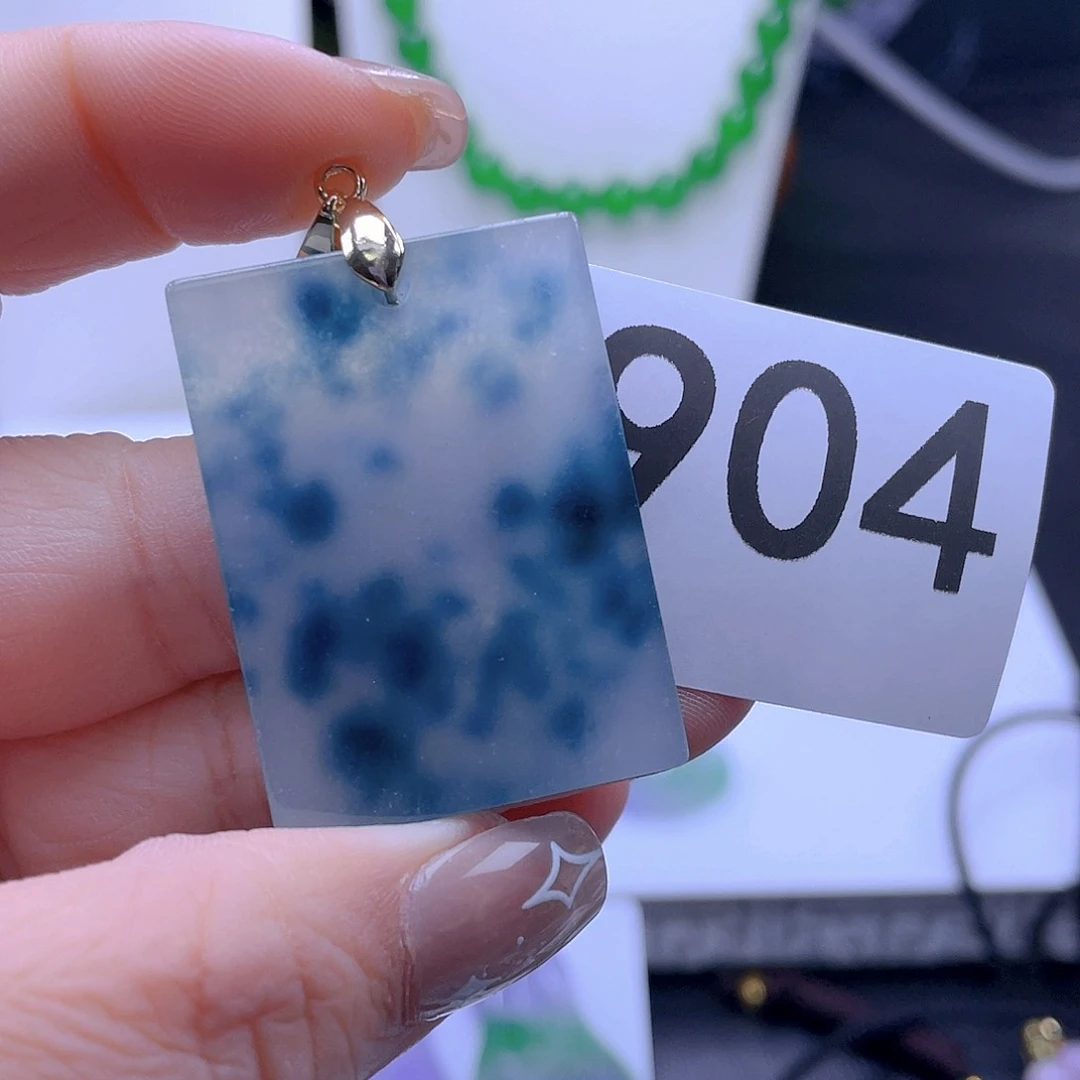 翡翠吊坠(赠链)未镶嵌