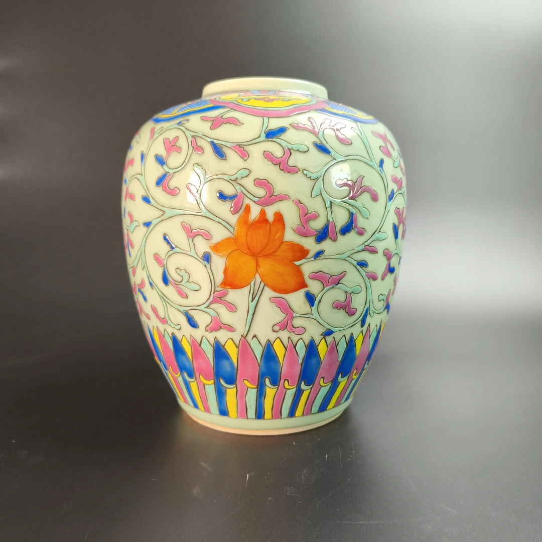 25073029清道光粉彩缠枝花卉如意纹罐 高21.8cm A03609