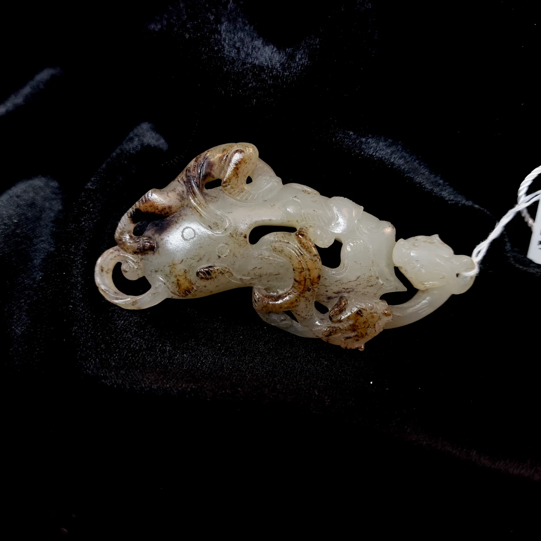 (AC7)8A012887和田白玉龙纹玉配件