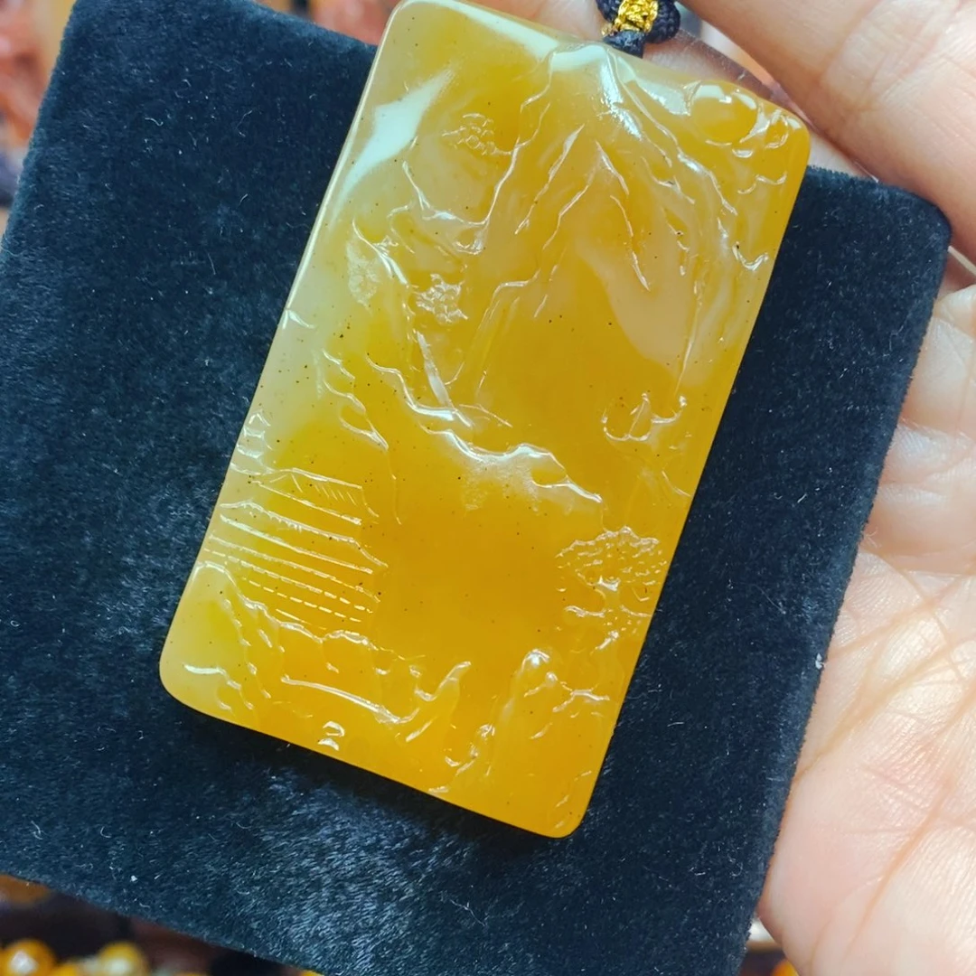 未镶嵌石英质玉（黄龙玉）颈饰