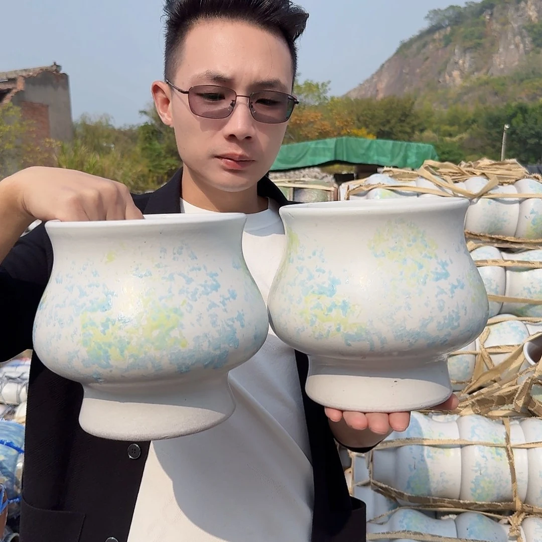 紫砂花盆口18高19（两个白色胖精灵
