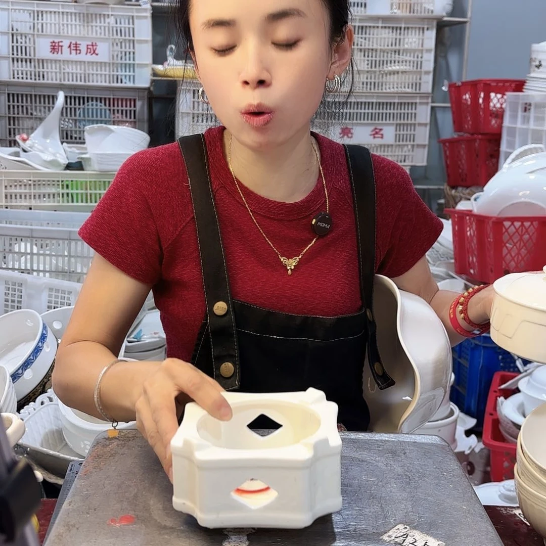 盘军****妈微瑕产品………四方炉两个