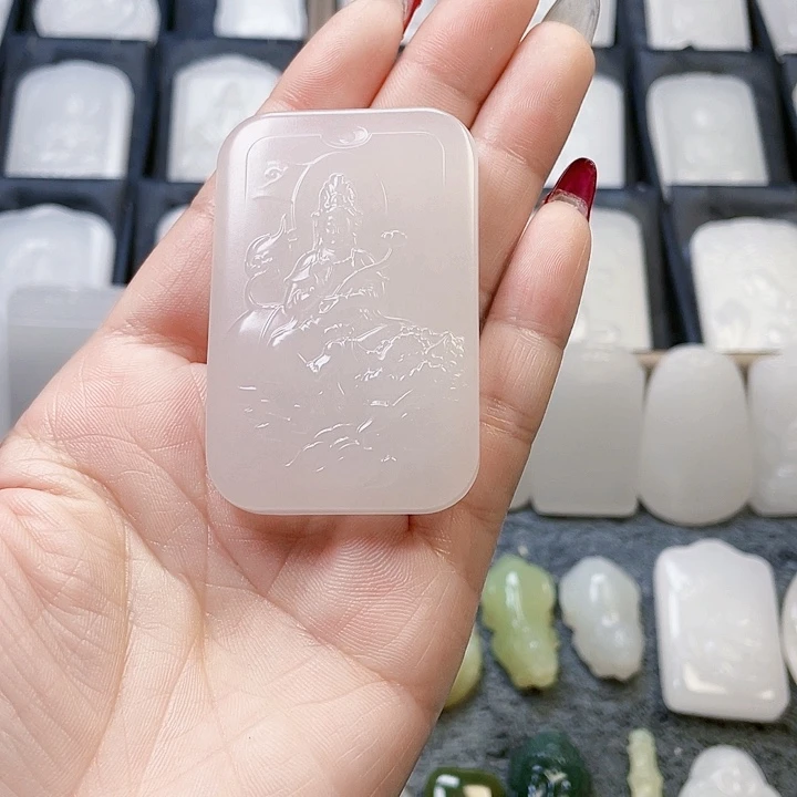 石英质玉（金丝玉）颈饰未镶嵌岁***j新疆金丝玉双面雕工