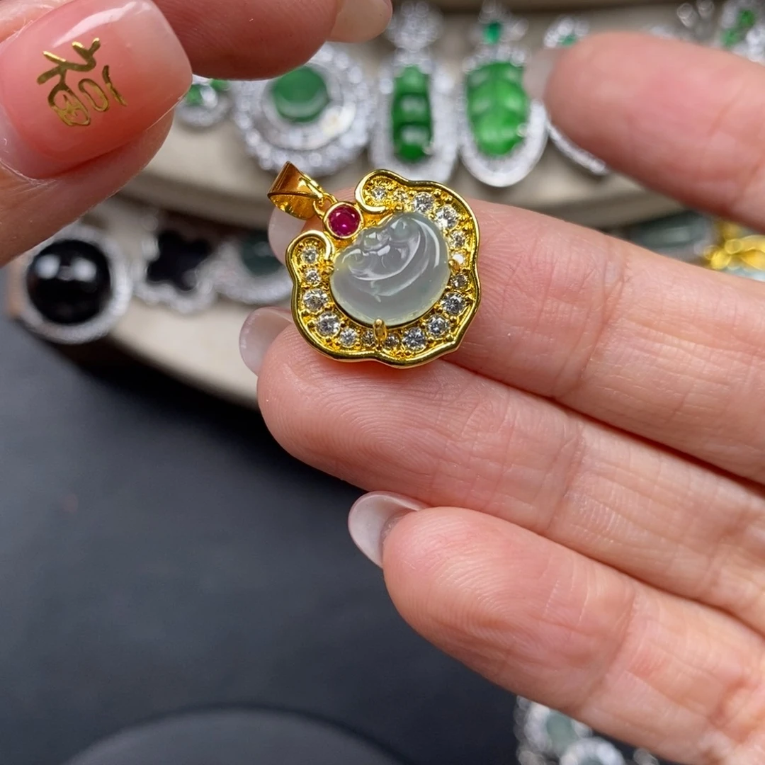 翡翠颈饰未镶嵌翡翠