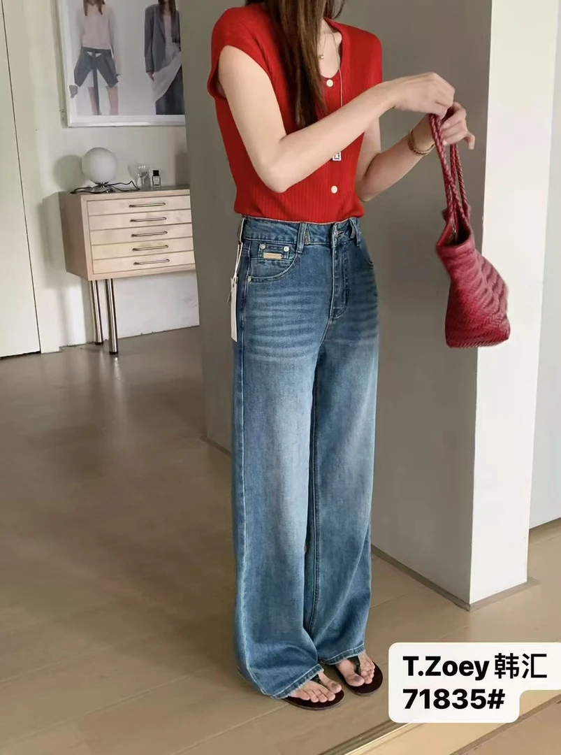 纯欲风时尚修身短袖上衣搭配高腰牛仔裤