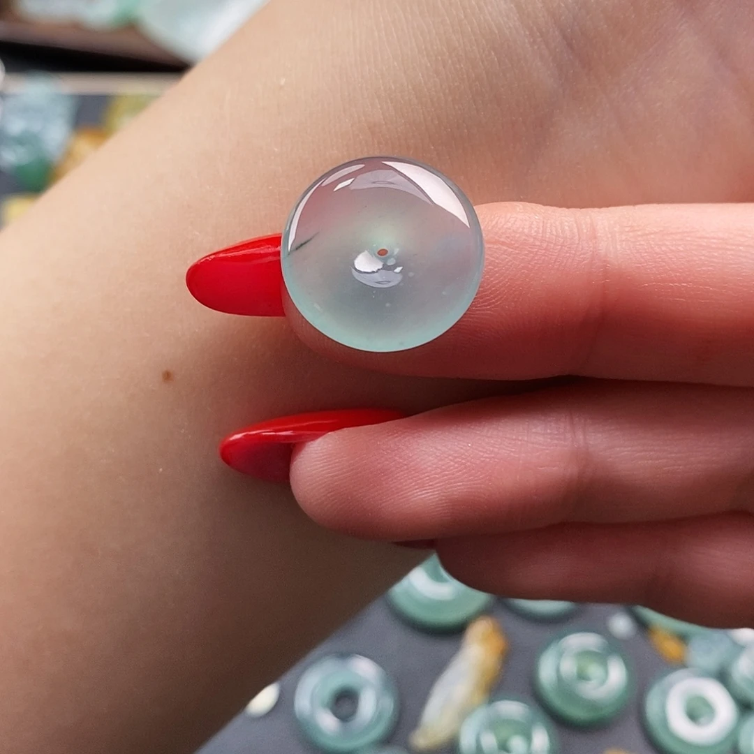 翡翠未镶嵌颈饰平安扣