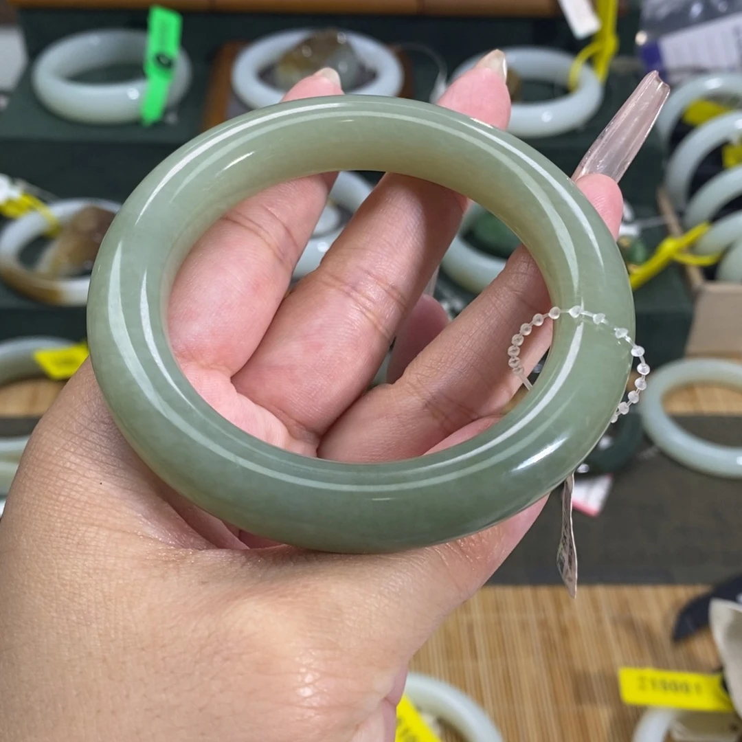 和田玉手镯未镶嵌清货