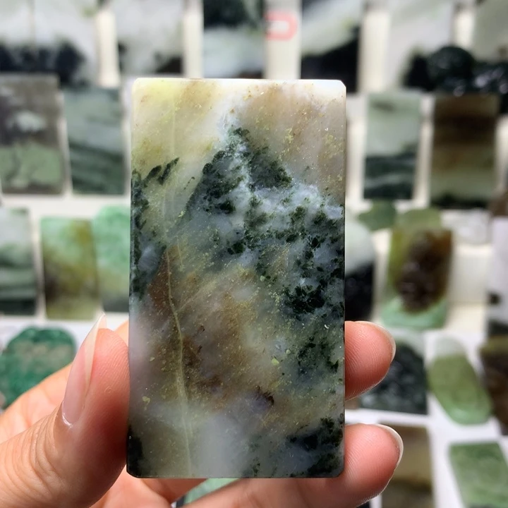 双***虹独山玉未镶嵌颈饰