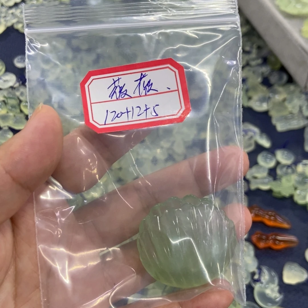 蛇纹石玉未镶嵌挂件薇****i