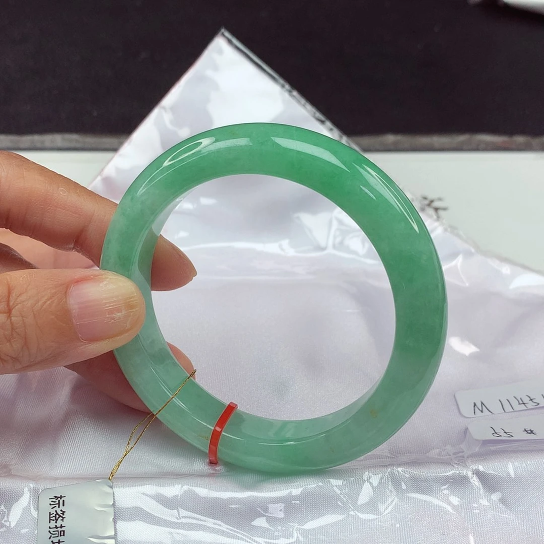 翡翠手镯未镶嵌55圈4515