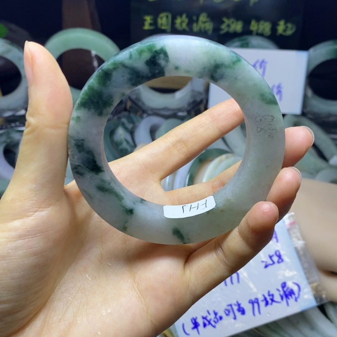 定制翡翠未镶嵌手镯