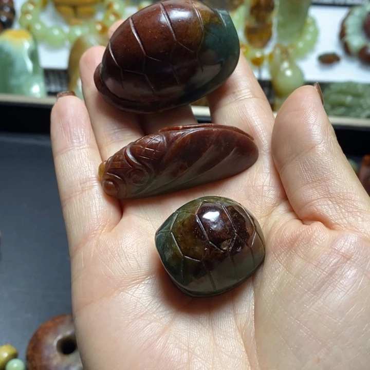 琳****岫岩河磨玉（透闪石质玉）未镶嵌珠宝奇石