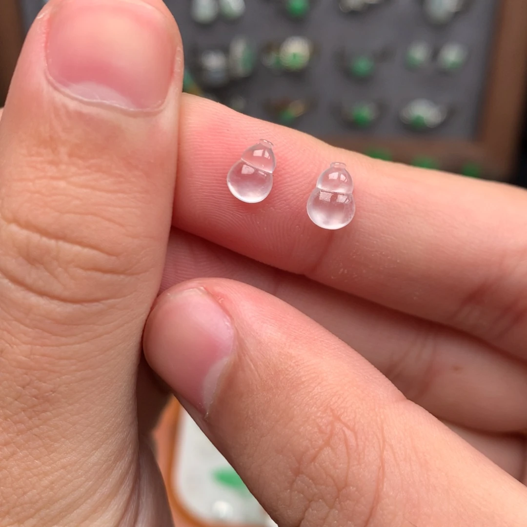 翡翠未镶嵌颈饰你是