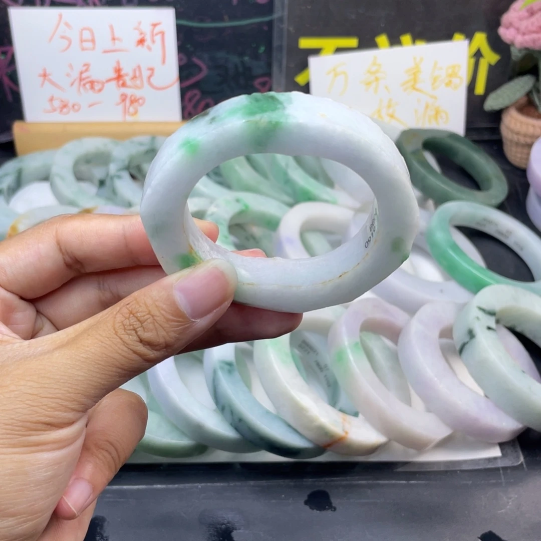 定制翡翠未镶嵌翡翠手镯