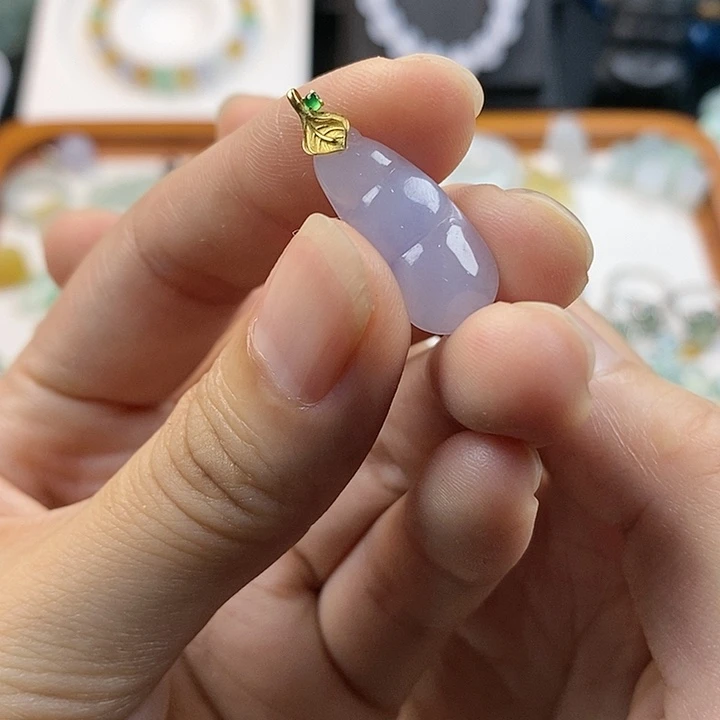 【闪购商品】翡翠裸石豆子。