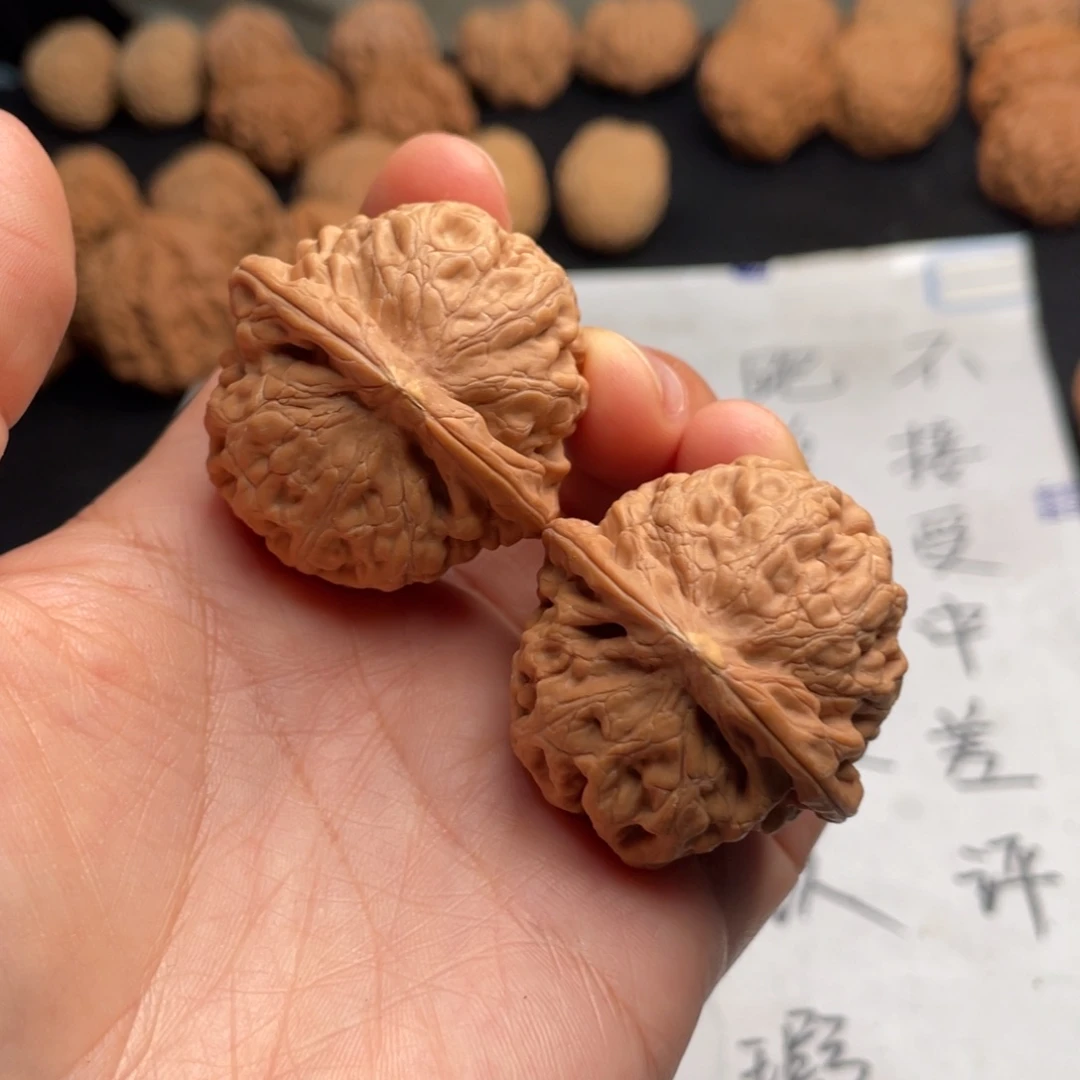 文玩核桃吊坠431。38凤凰台有黄