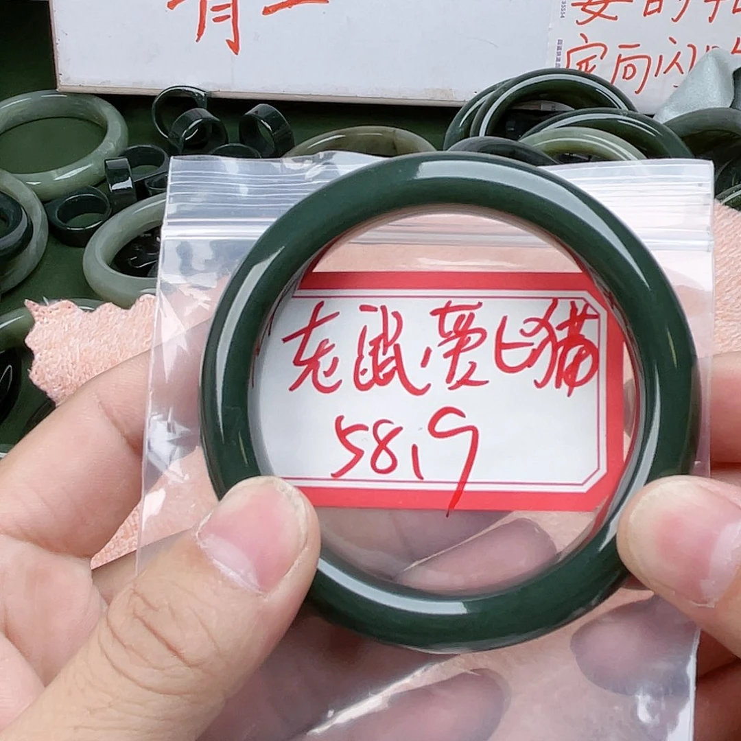 老***猫和田玉未镶嵌手镯