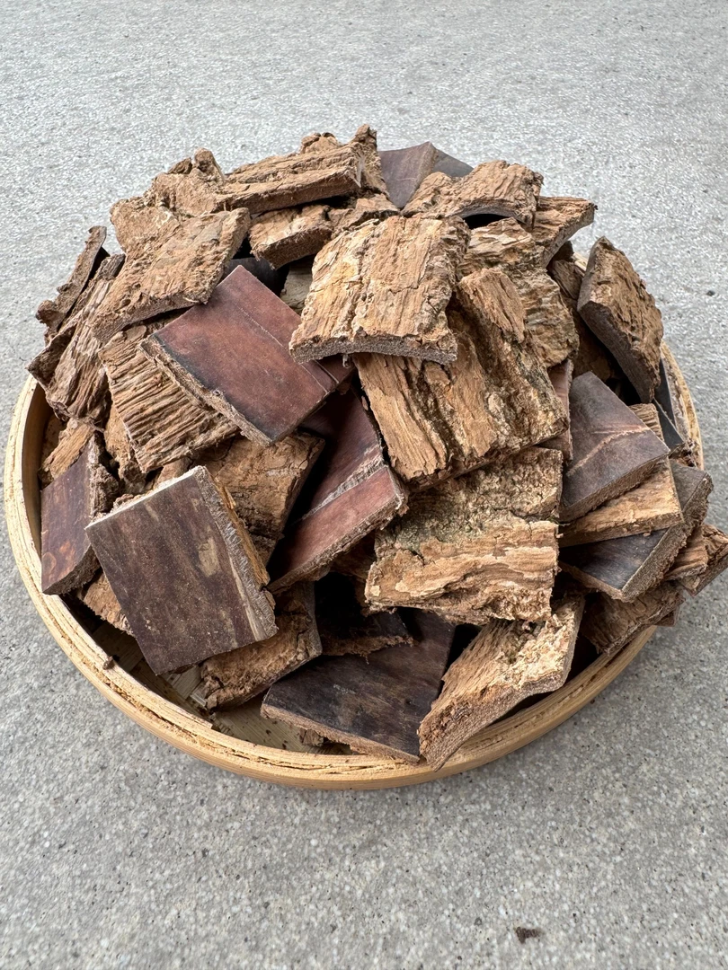 【老师精选】四川老树杜仲皮煮水炖汤