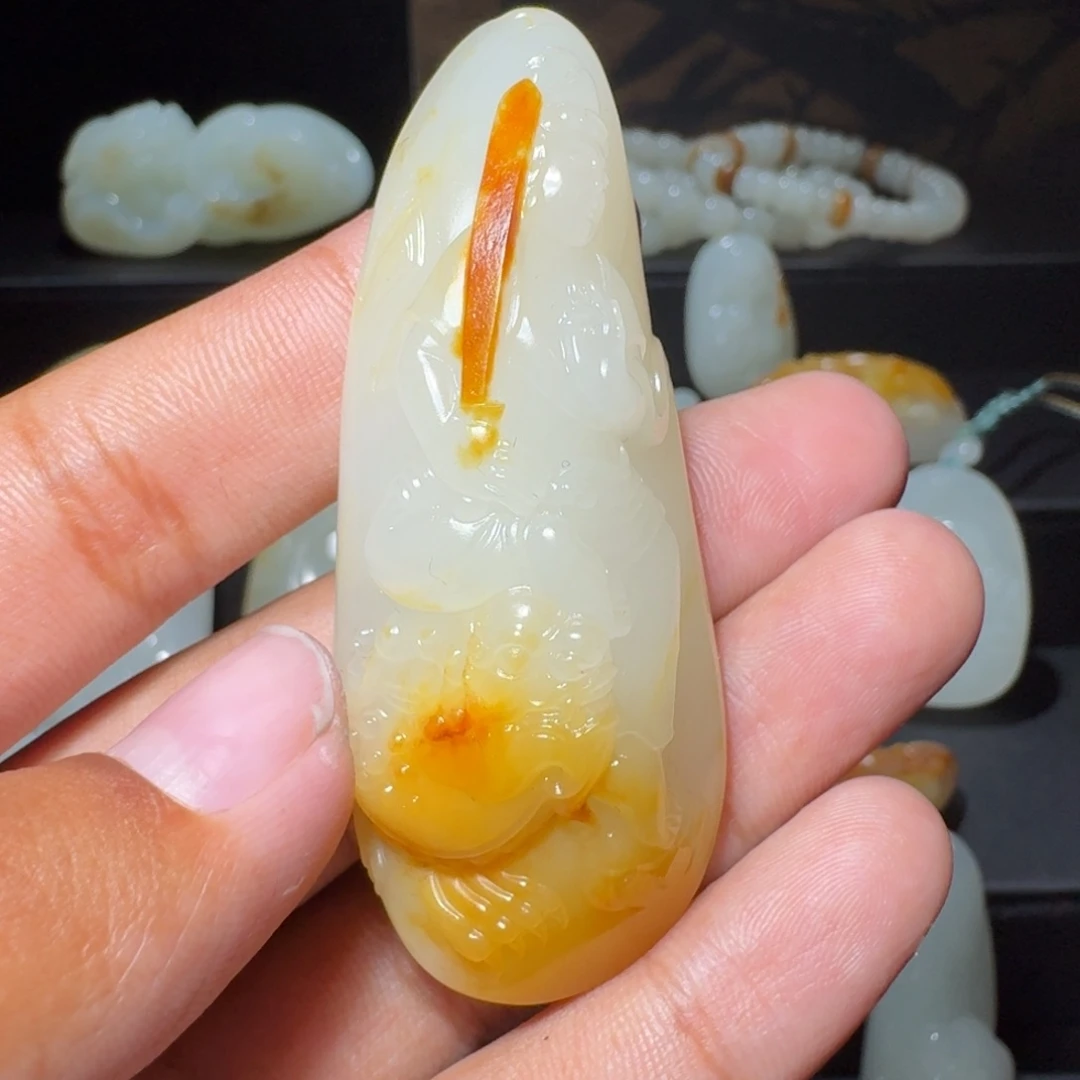 勇***前和田玉未镶嵌颈饰