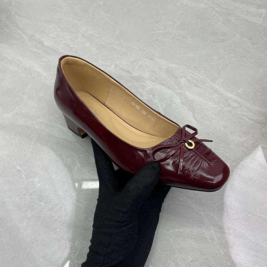 单鞋女（牛皮）1-555(孤品) f区37/40 码