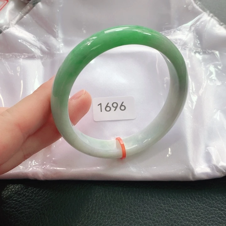 翡翠手镯未镶嵌玖**糖天然翡翠手镯01