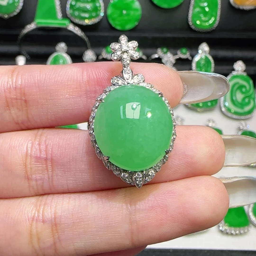 翡翠18K金镶嵌颈饰