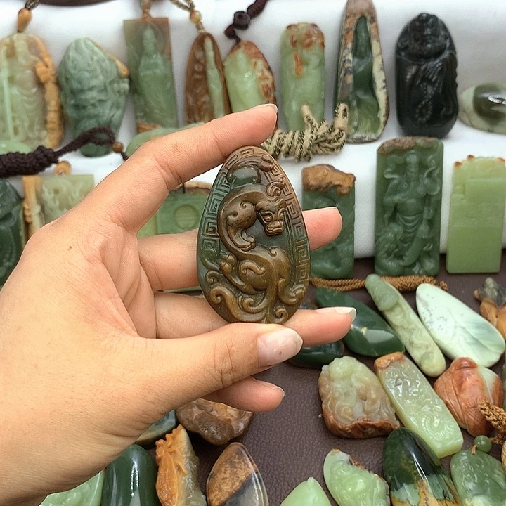 话***森未镶嵌岫岩河磨玉（透闪石质玉）挂件