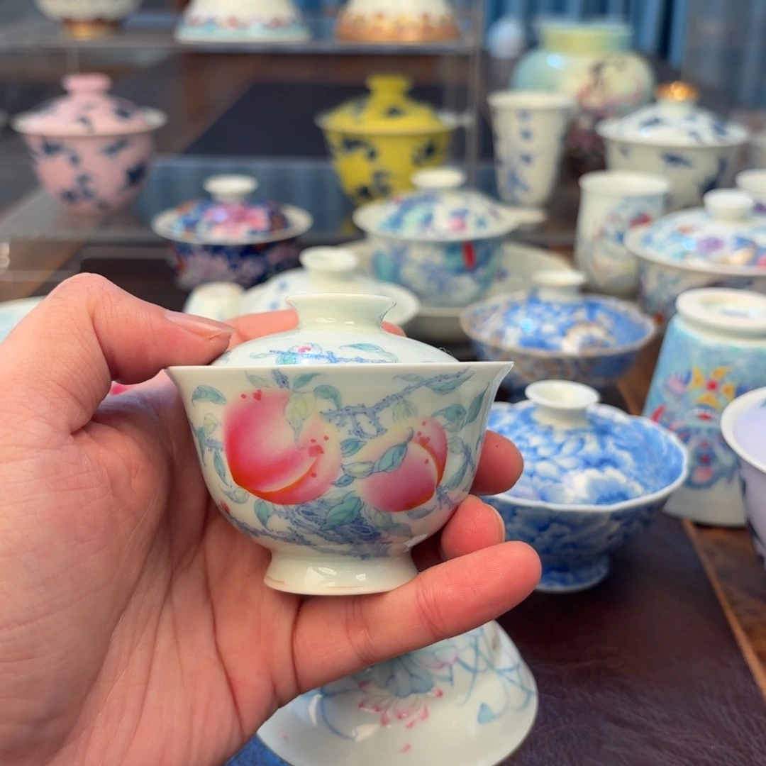 斗彩双桃岩茶盖碗