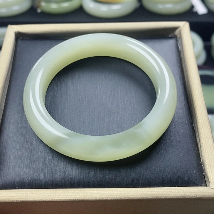 【闪购商品】未镶嵌手镯和田玉