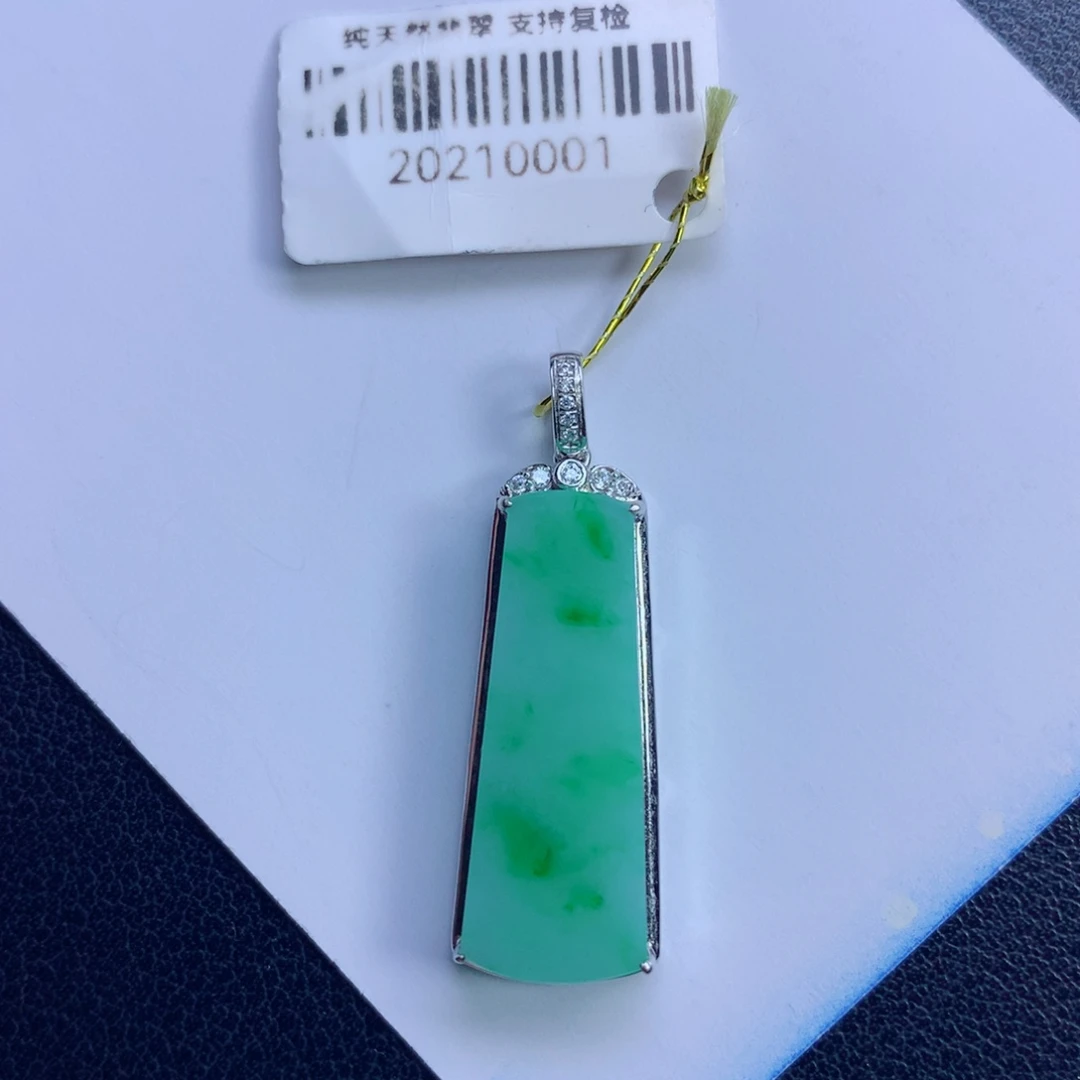 翡翠未镶嵌颈饰无事牌