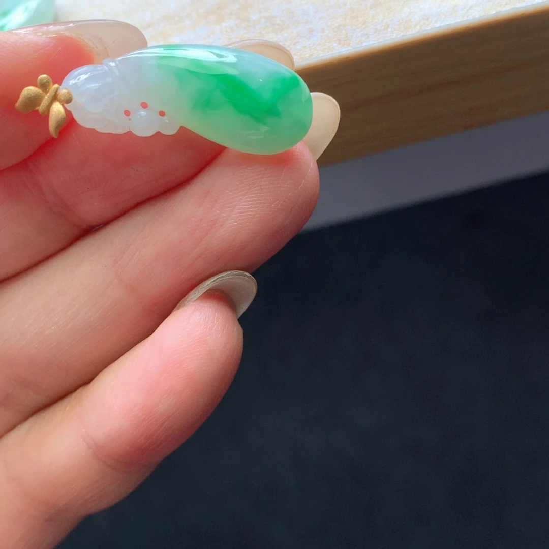 翡翠18K金镶嵌颈饰吊坠