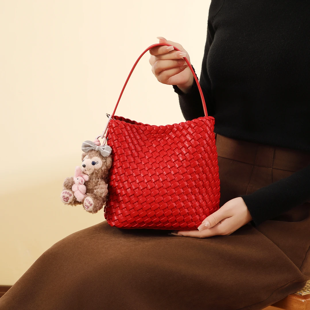 红色包包女小众设计编织手提水桶包轻奢洋气新娘结婚包百搭斜挎包