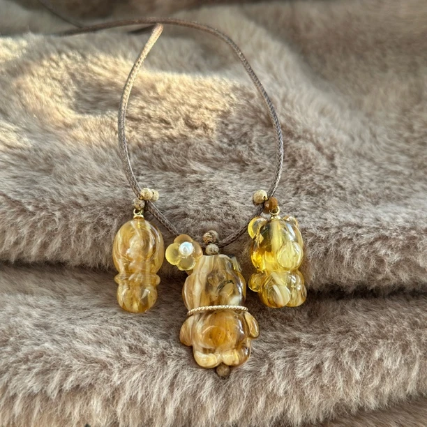 吉月蜜蜡拉丝棒棒糖小熊项链