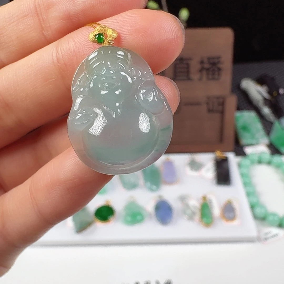 翡翠18K金镶嵌颈饰