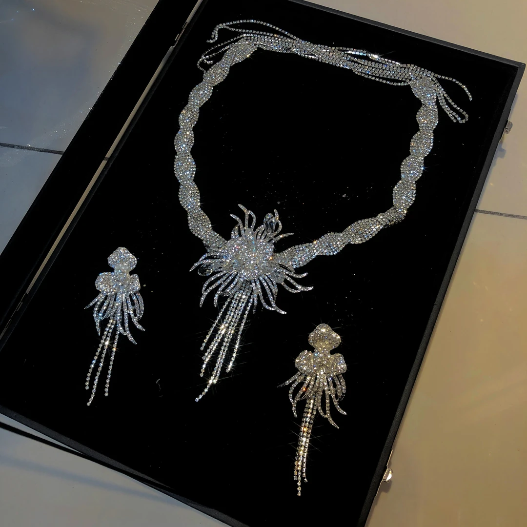 奢华重工新娘项链高级感森系灵动花朵锁骨链婚纱礼服精致百搭配饰