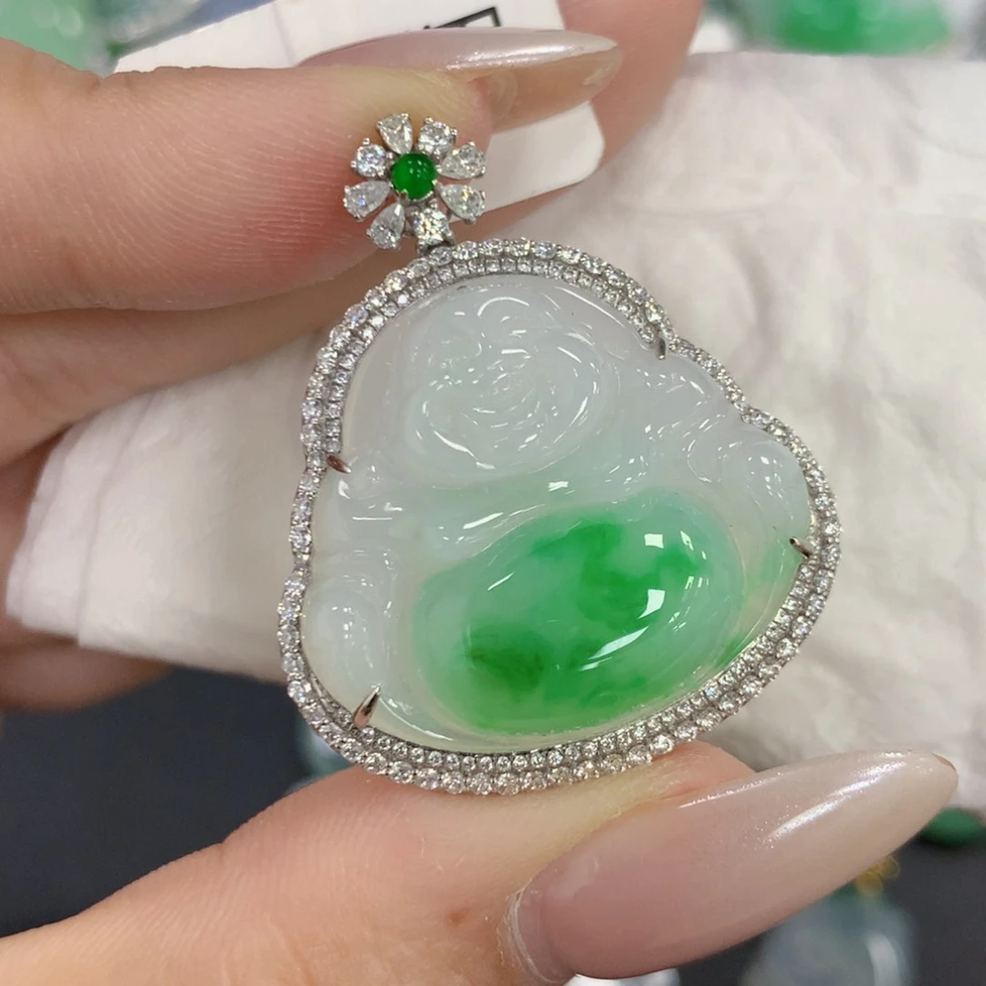 颈饰18K金镶嵌翡翠