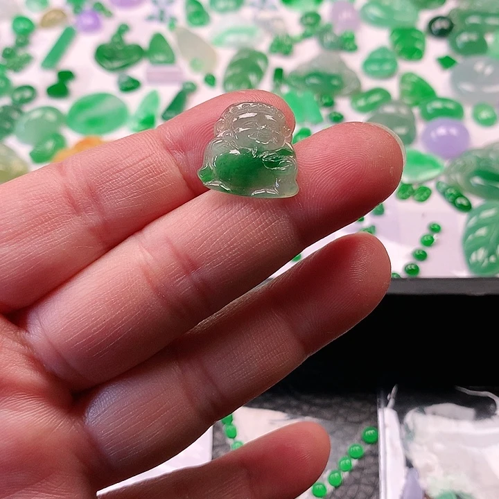翡翠颈饰未镶嵌翡翠